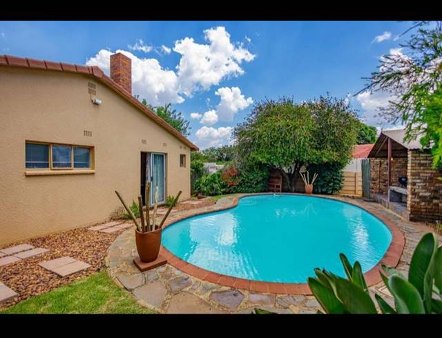 4 BEDROOM HOUSE FOR SALE IN MARLANDS